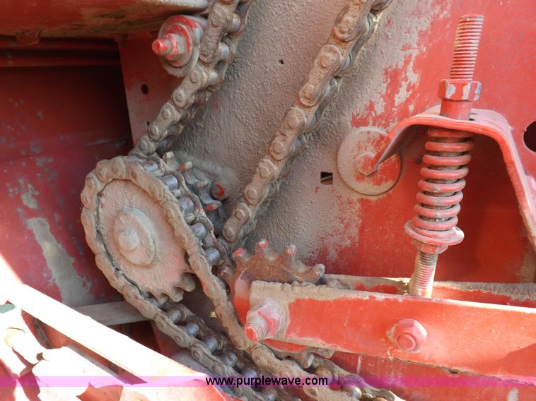 image for item I7636 1994 New Holland 660 round baler