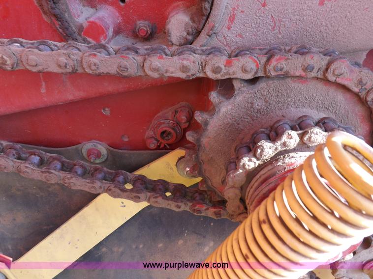 image for item I7636 1994 New Holland 660 round baler