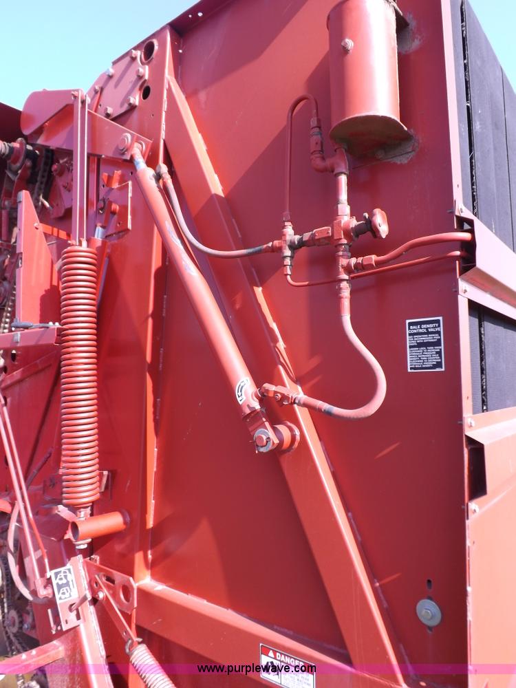 image for item I7636 1994 New Holland 660 round baler