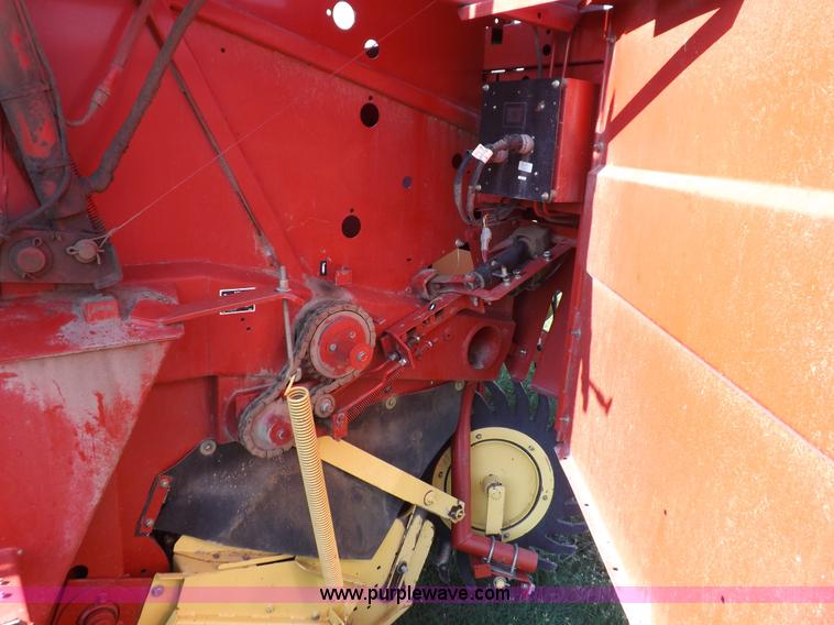 image for item I7636 1994 New Holland 660 round baler
