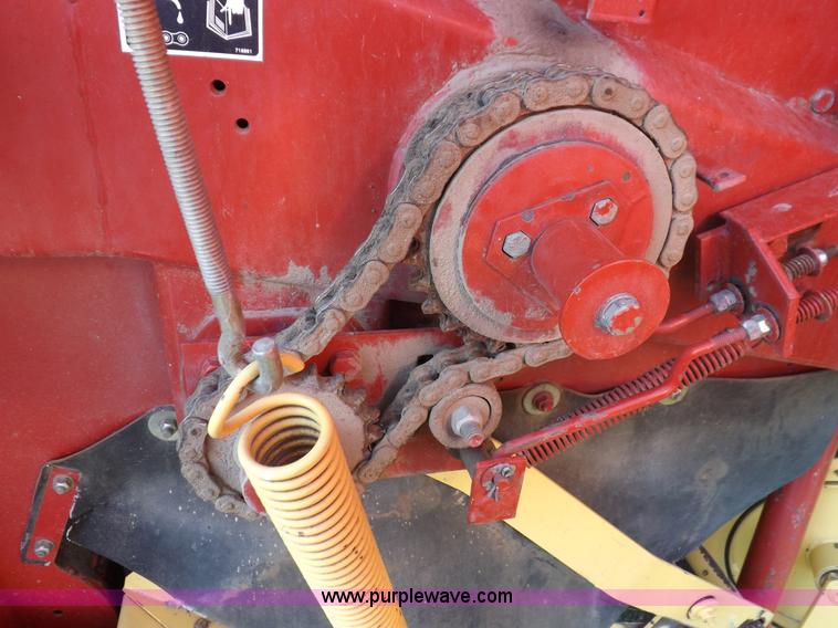 image for item I7636 1994 New Holland 660 round baler