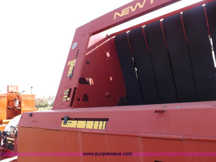 image for item I7636 1994 New Holland 660 round baler