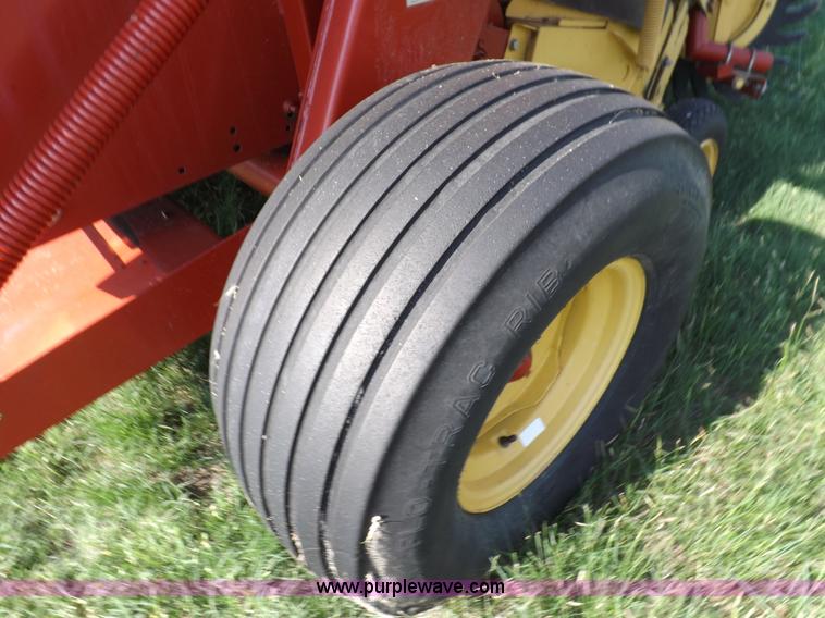 image for item I7636 1994 New Holland 660 round baler