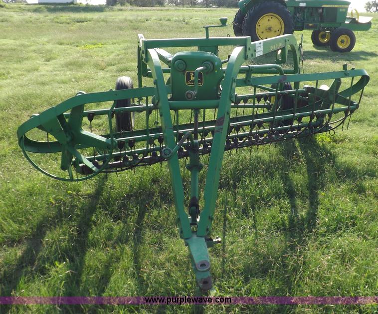 image for item I7637 John Deere side delivery rake