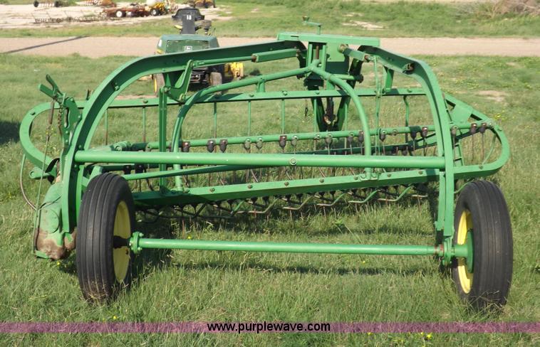 image for item I7637 John Deere side delivery rake