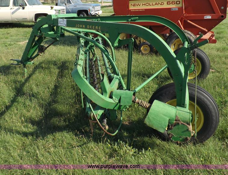 image for item I7637 John Deere side delivery rake