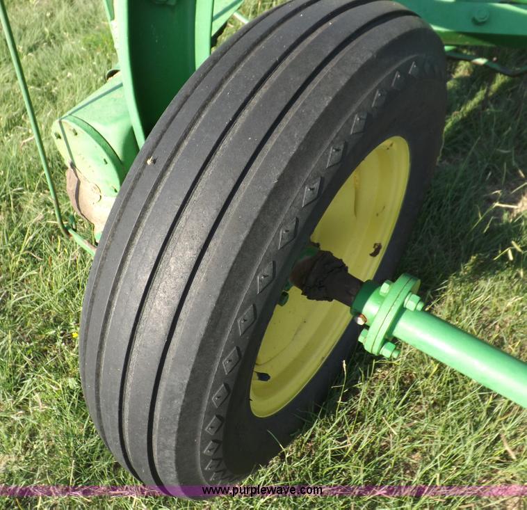 image for item I7637 John Deere side delivery rake