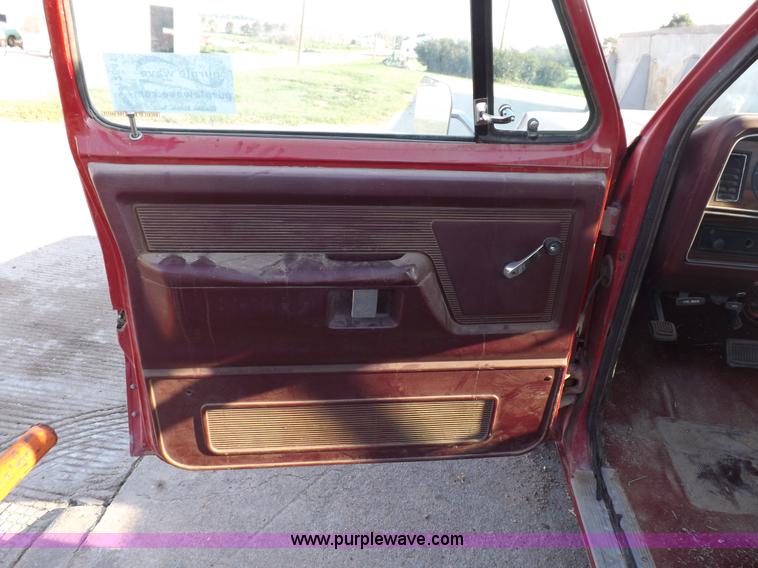 image for item I7641 1989 Dodge Ram 100 pickup truck