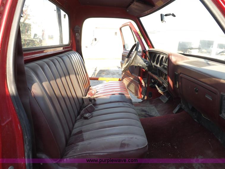 image for item I7641 1989 Dodge Ram 100 pickup truck