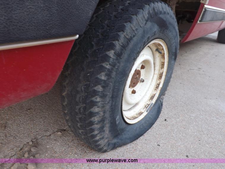 image for item I7641 1989 Dodge Ram 100 pickup truck