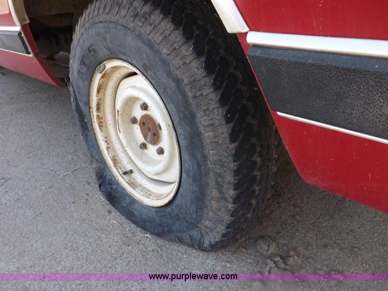 image for item I7641 1989 Dodge Ram 100 pickup truck