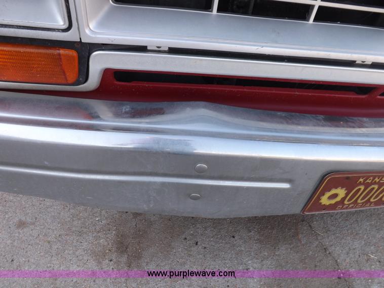 image for item I7641 1989 Dodge Ram 100 pickup truck