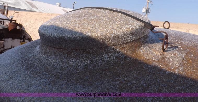 image for item I7642 Fiberglass tank