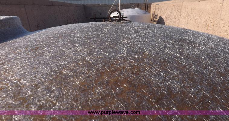 image for item I7642 Fiberglass tank