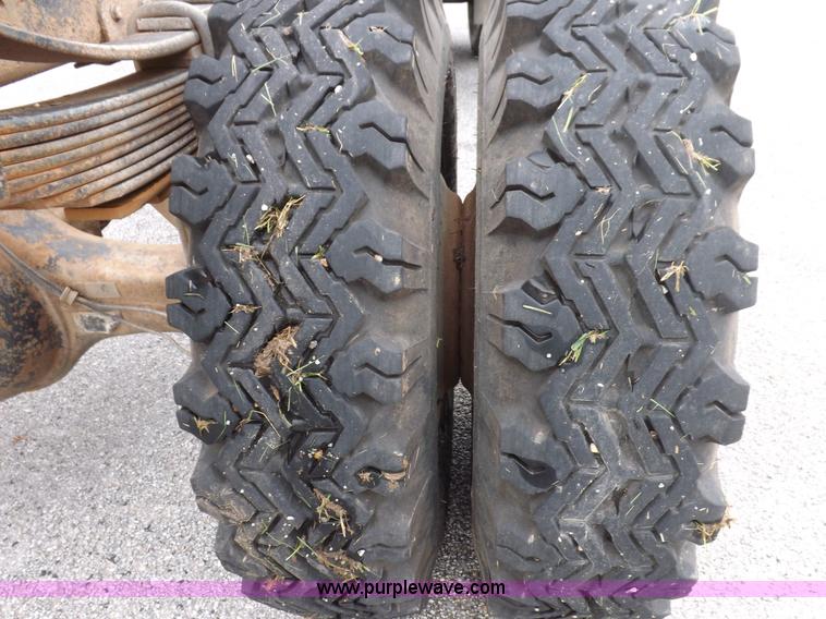 image for item I7655 1982 Ford F700 cab and chassis