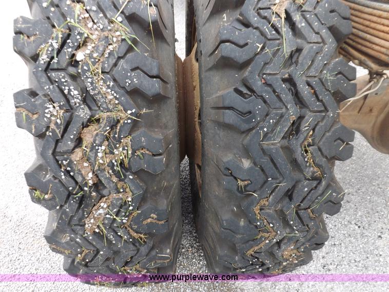 image for item I7655 1982 Ford F700 cab and chassis