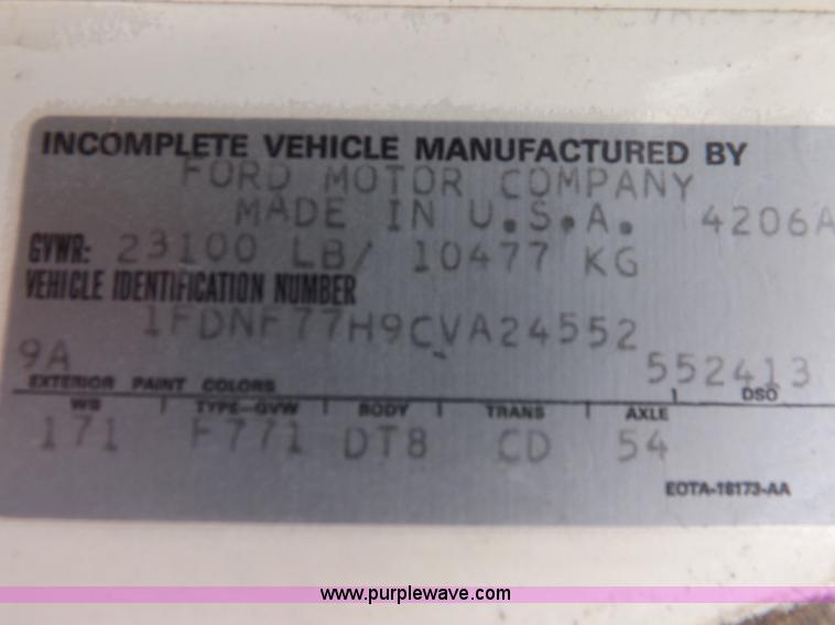 image for item I7655 1982 Ford F700 cab and chassis