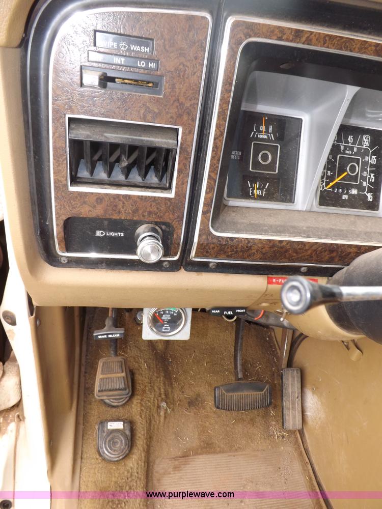 image for item I7656 1980 Ford Chateau ambulance