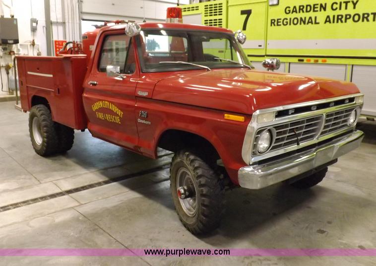 image for item I7668 1975 Ford F250 utility truck