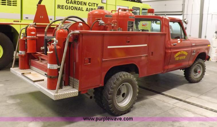 image for item I7668 1975 Ford F250 utility truck