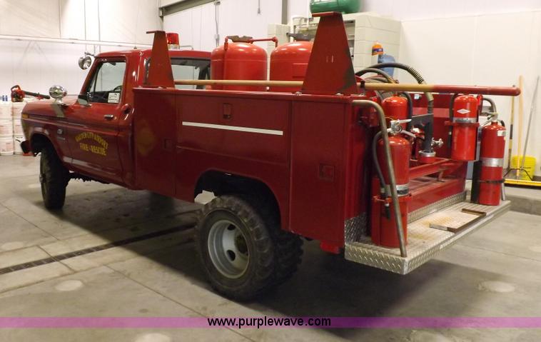 image for item I7668 1975 Ford F250 utility truck