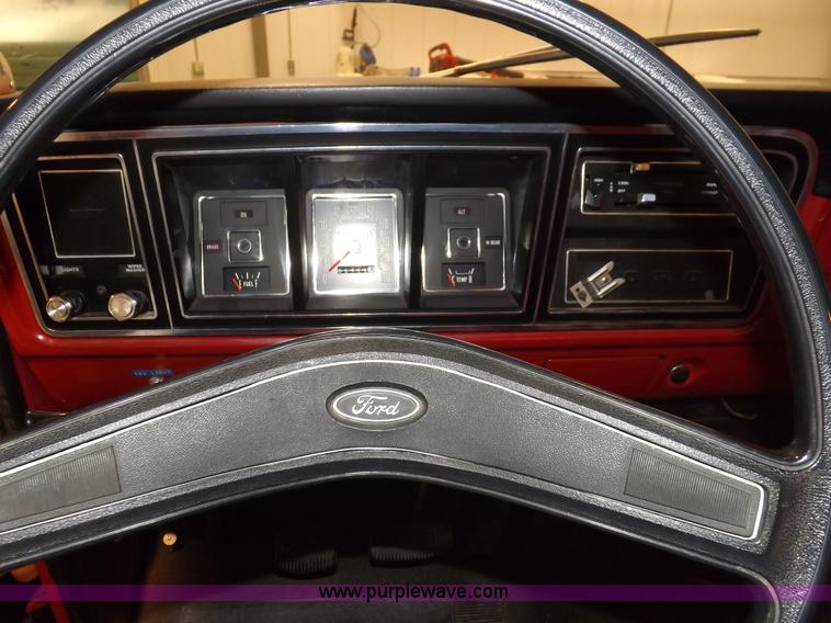 image for item I7668 1975 Ford F250 utility truck