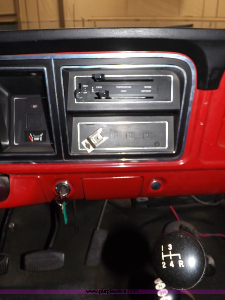 image for item I7668 1975 Ford F250 utility truck