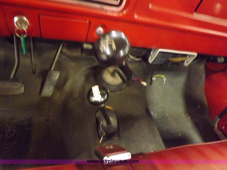 image for item I7668 1975 Ford F250 utility truck