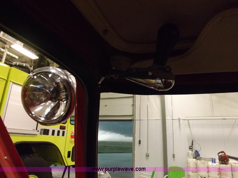 image for item I7668 1975 Ford F250 utility truck