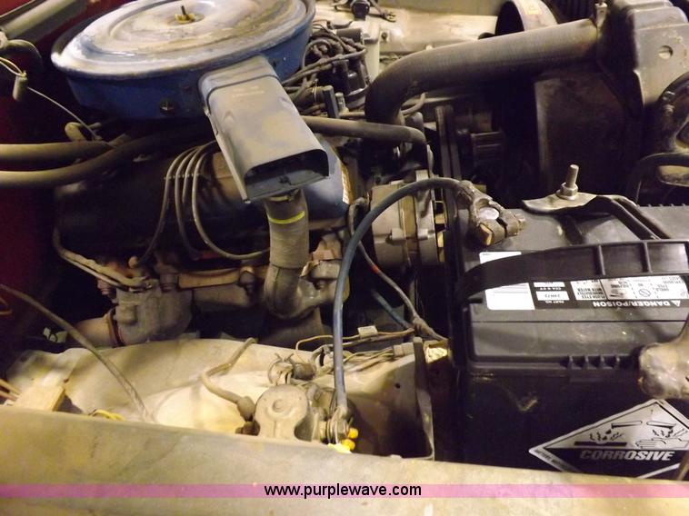 image for item I7668 1975 Ford F250 utility truck