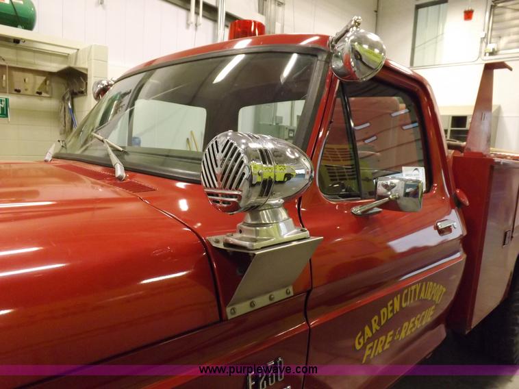 image for item I7668 1975 Ford F250 utility truck