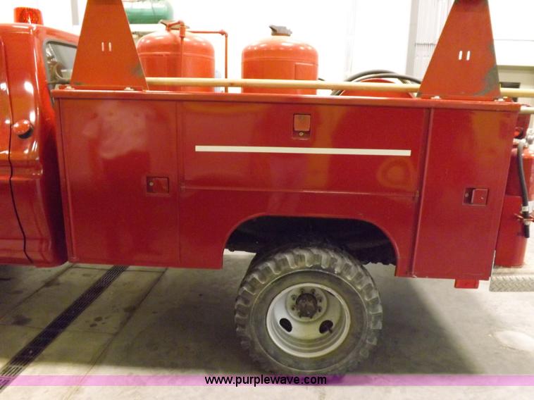 image for item I7668 1975 Ford F250 utility truck