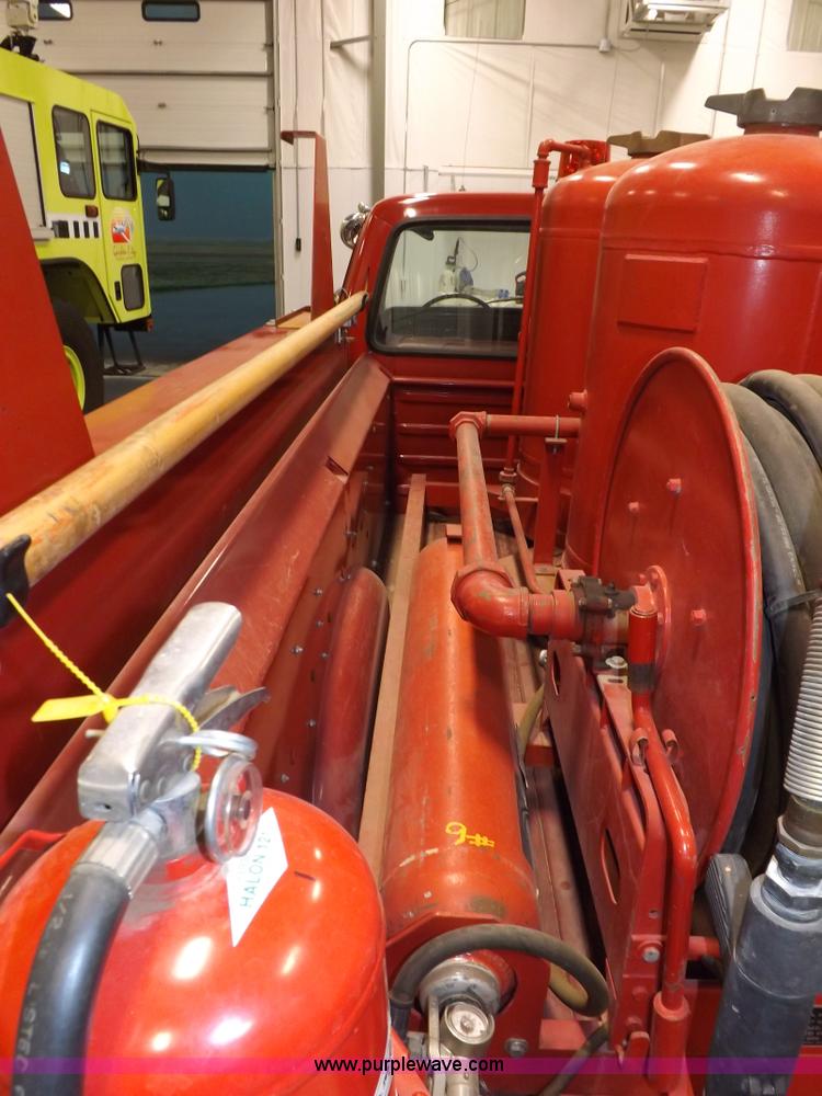 image for item I7668 1975 Ford F250 utility truck