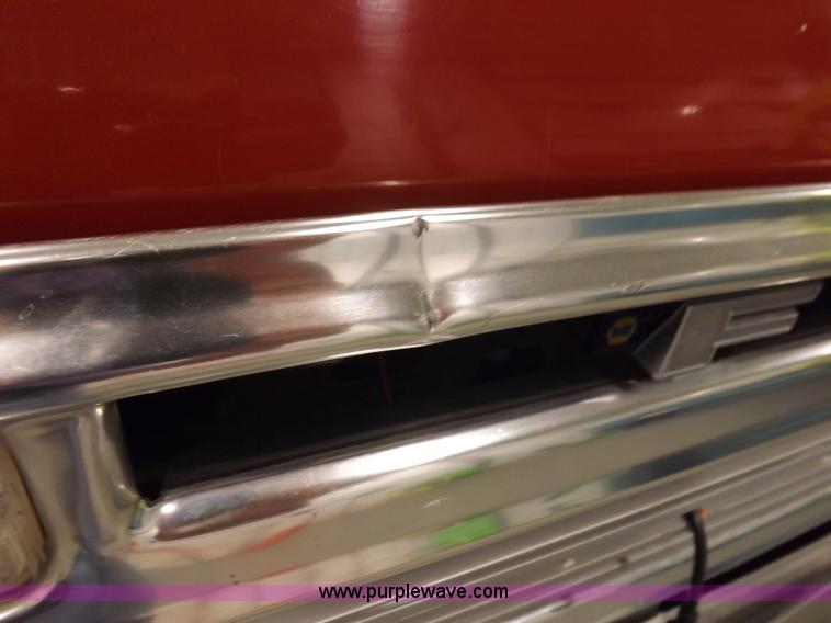 image for item I7668 1975 Ford F250 utility truck