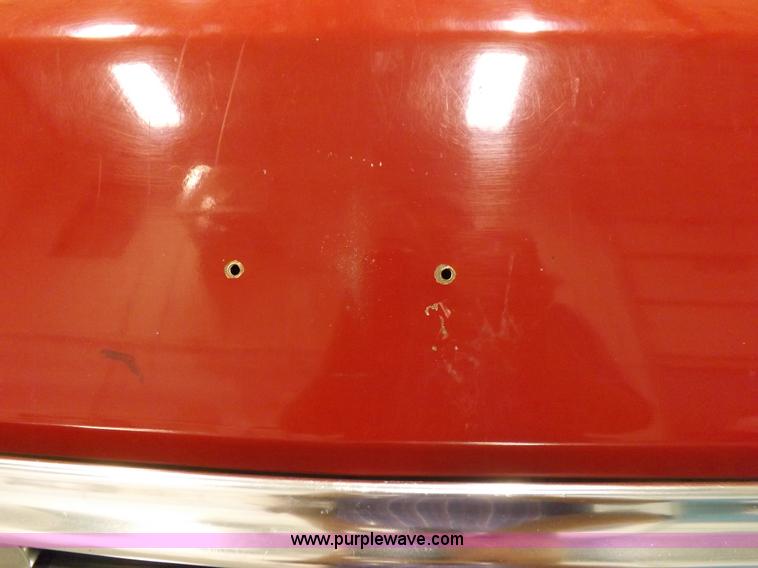 image for item I7668 1975 Ford F250 utility truck