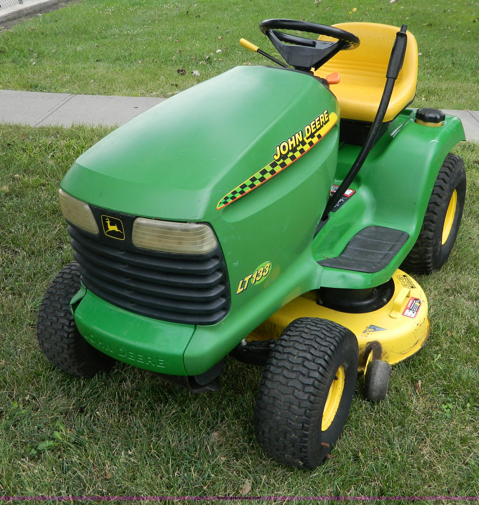 John Deere LT133 lawn mower in Beloit, KS Item AD9183 sold Purple Wave