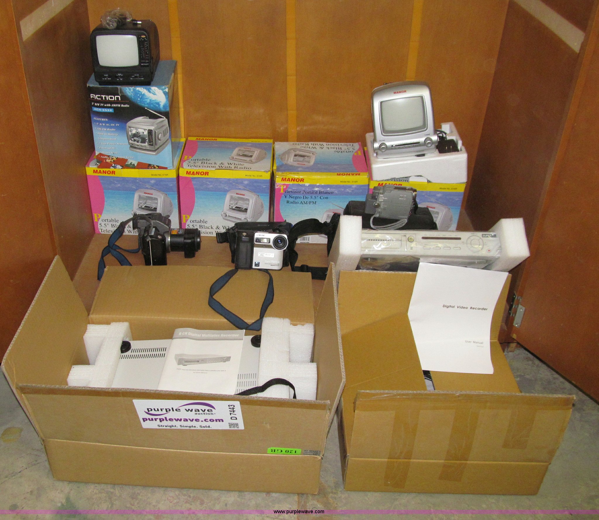 Assorted electronics in Des Moines, IA Item D7443 sold Purple Wave