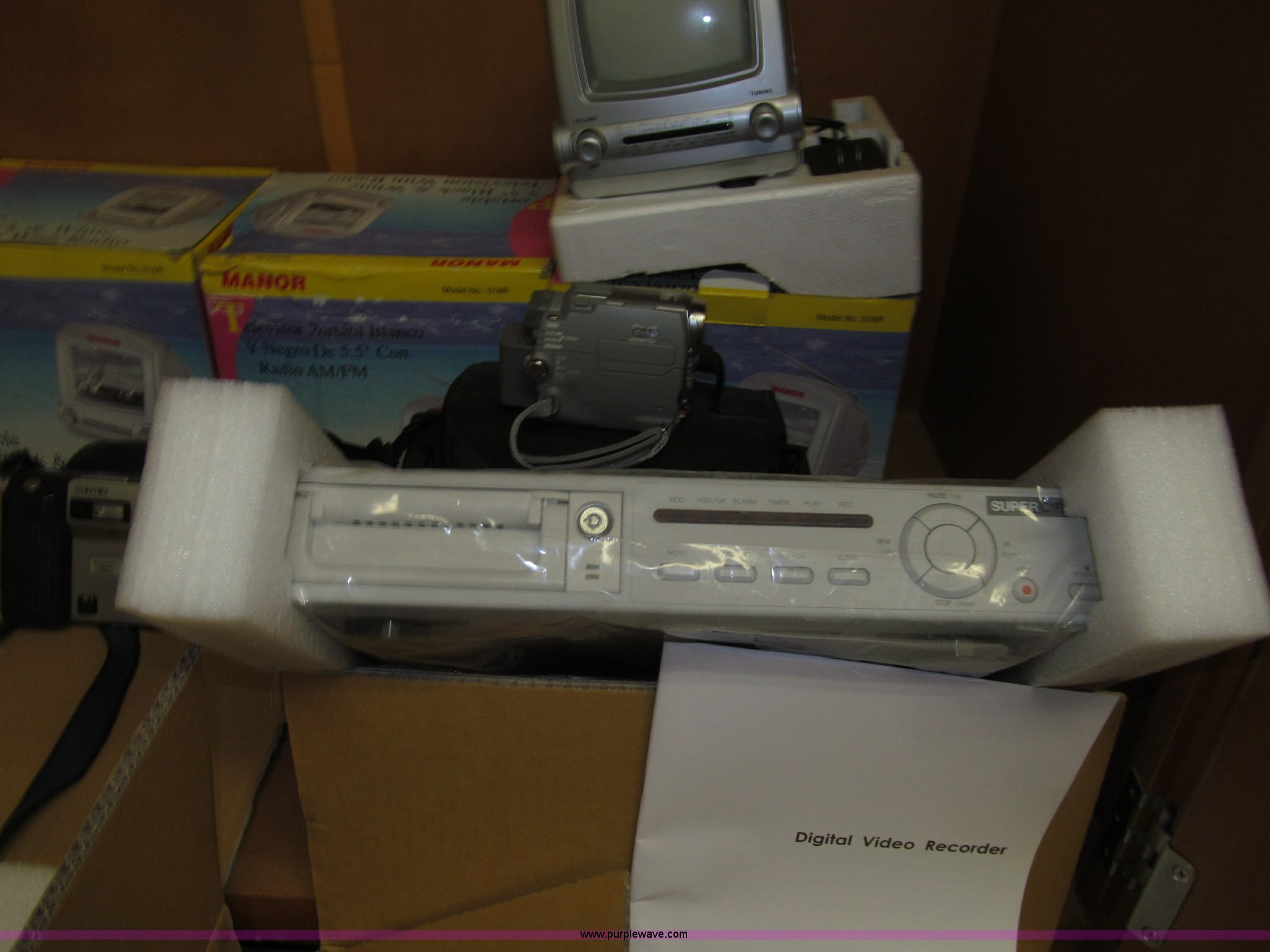 Assorted electronics in Des Moines, IA Item D7443 sold Purple Wave