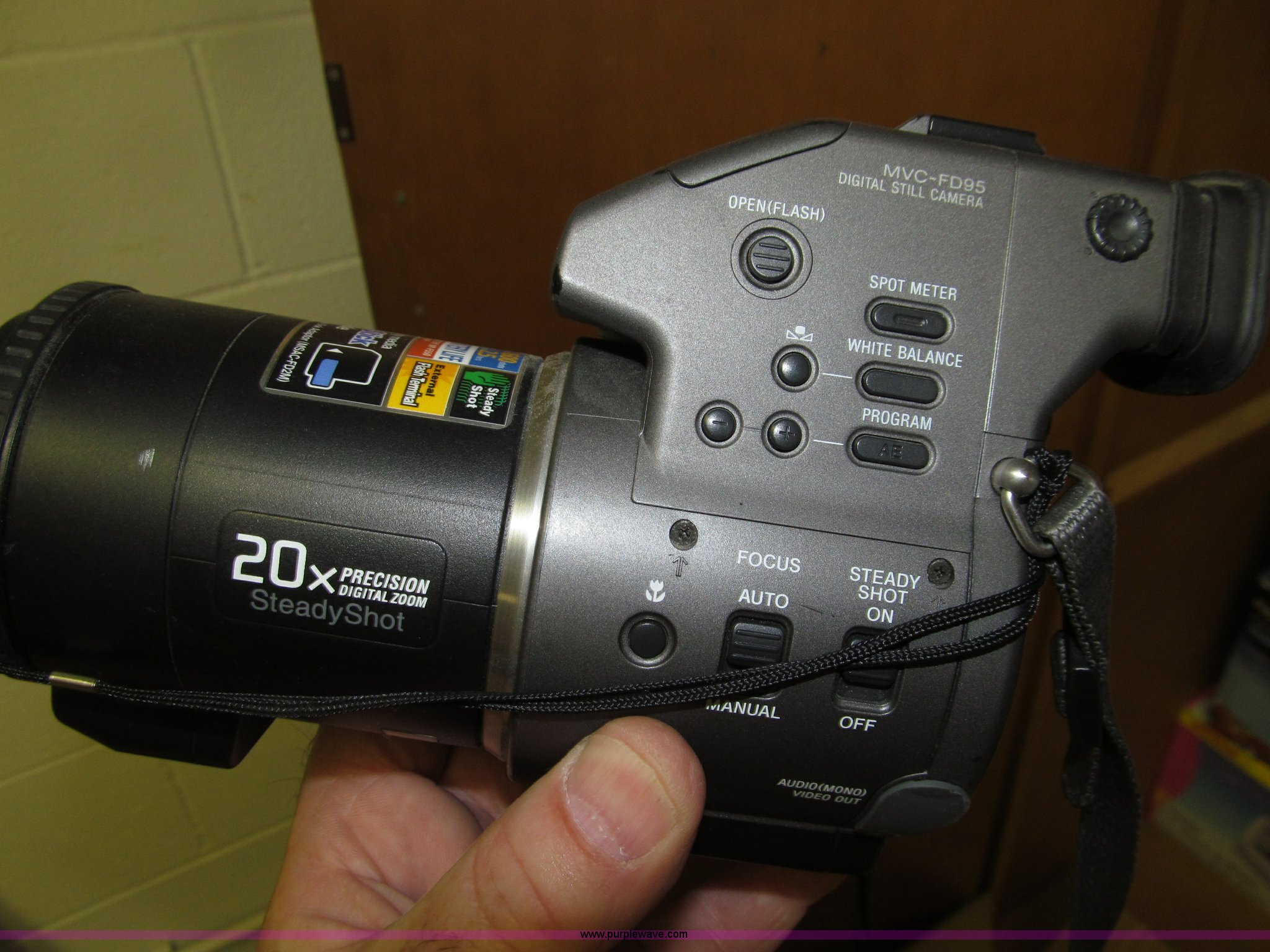 Assorted electronics in Des Moines, IA Item D7443 sold Purple Wave