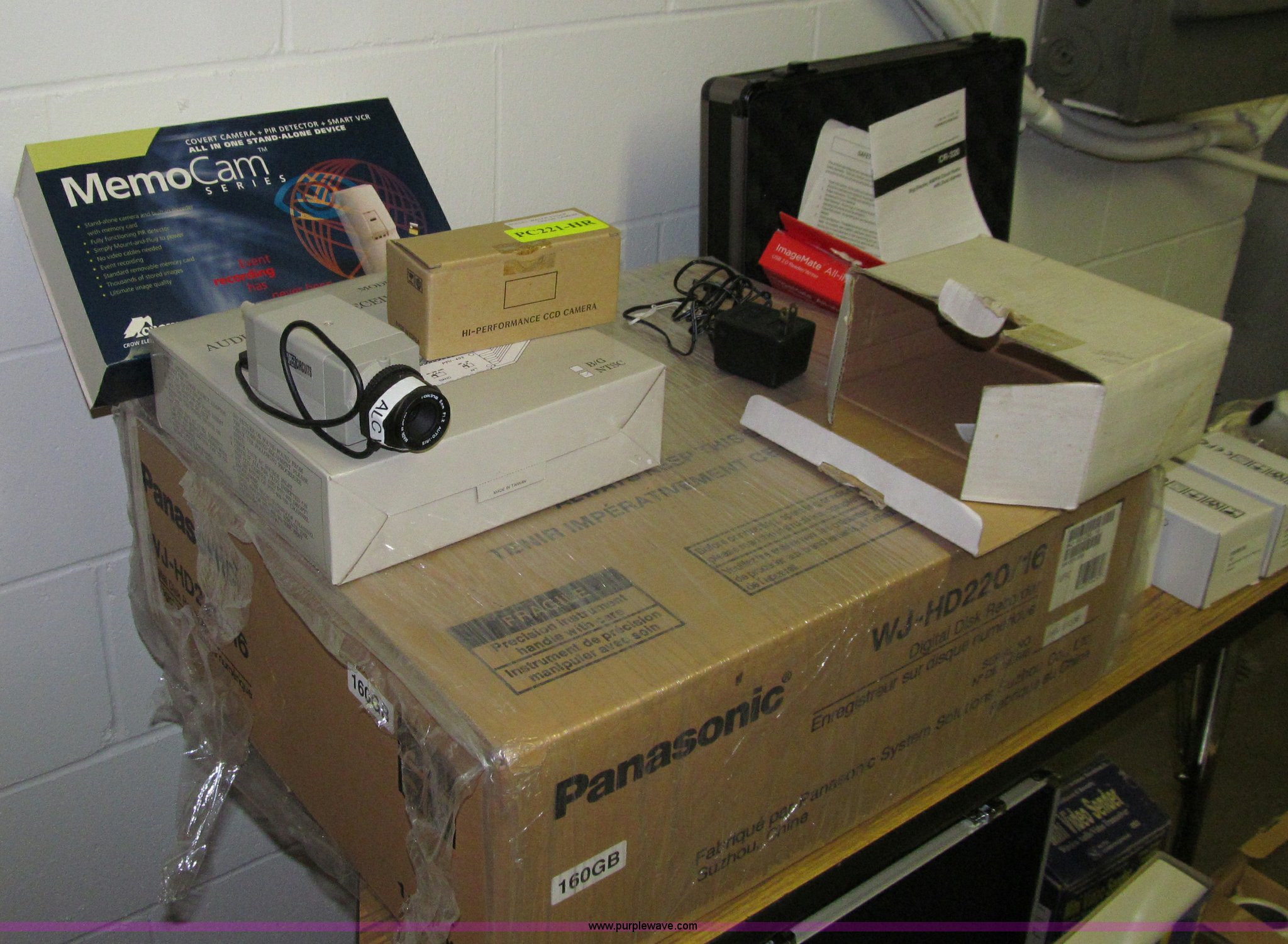 Assorted electronics in Des Moines, IA Item D7444 sold Purple Wave