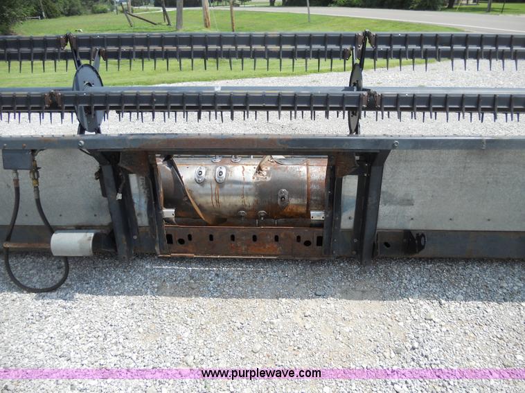 image for item AD9987 1990 Deutz Allis 324 24' flex head