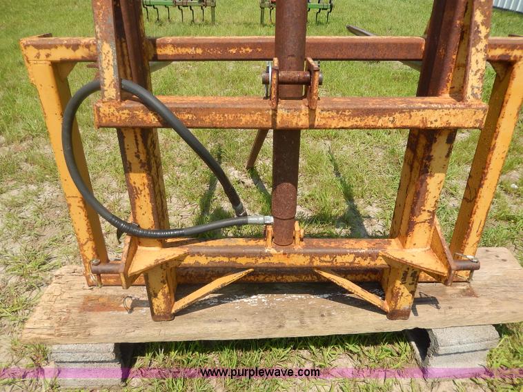 image for item AW9654 Hydraulic lift bale forks with stand