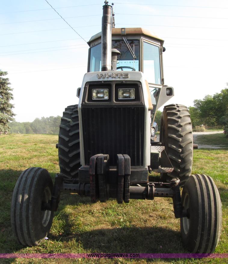 image for item D7460 1980 White 2-135 Field Boss tractor