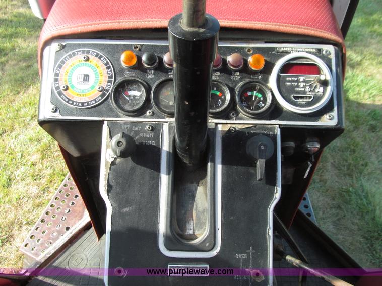 image for item D7460 1980 White 2-135 Field Boss tractor