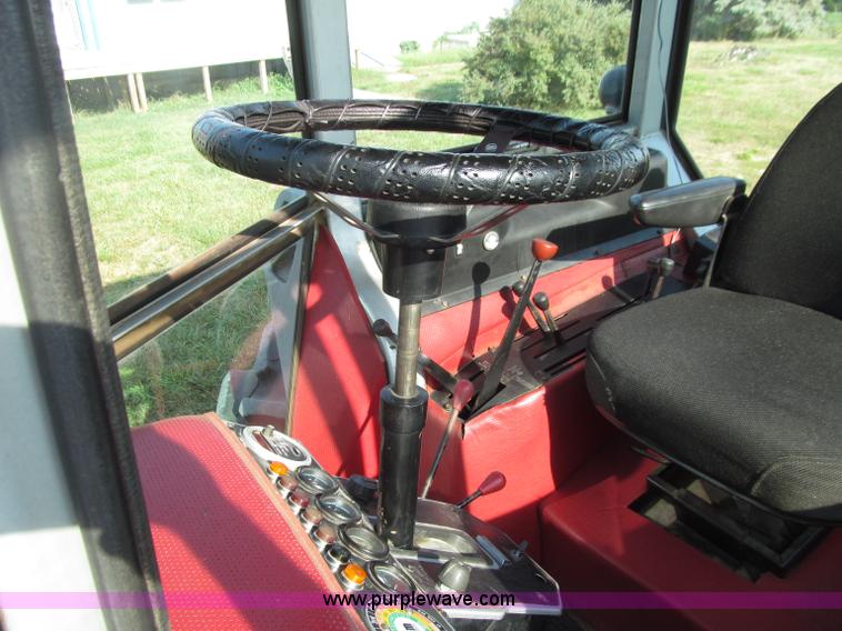 image for item D7460 1980 White 2-135 Field Boss tractor