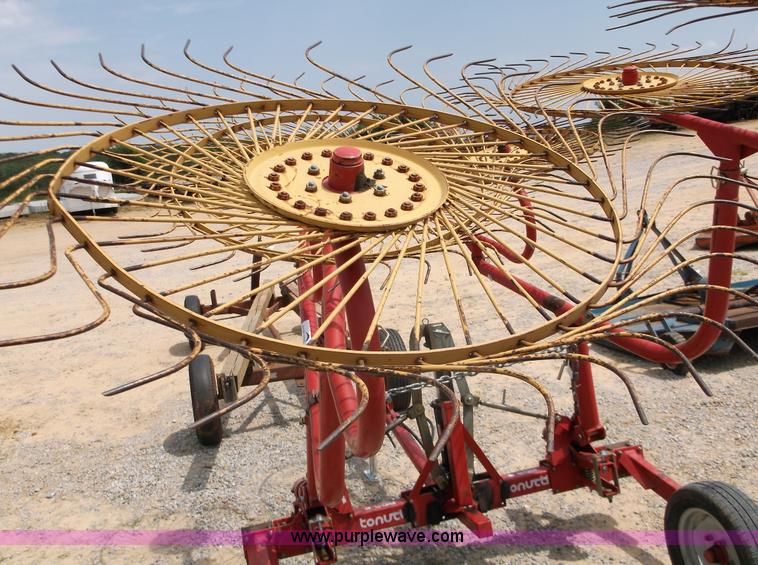 image for item E7616 Tonutt 858 hay rake