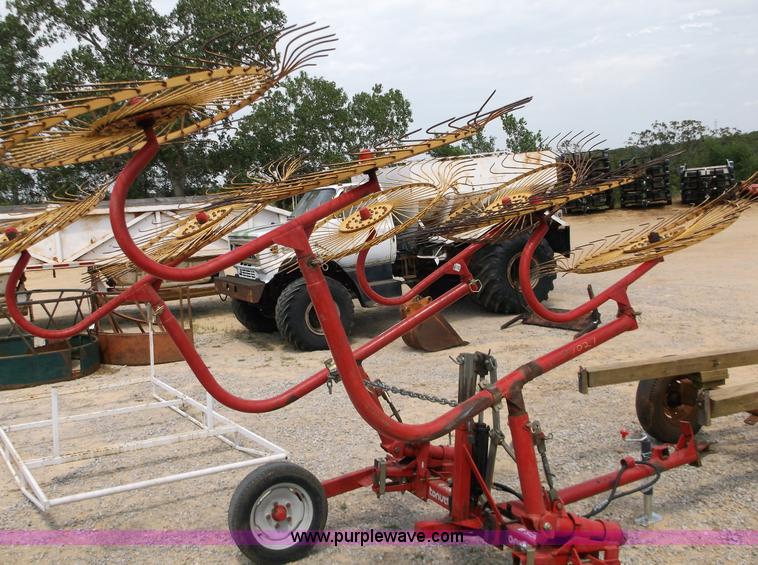 image for item E7616 Tonutt 858 hay rake