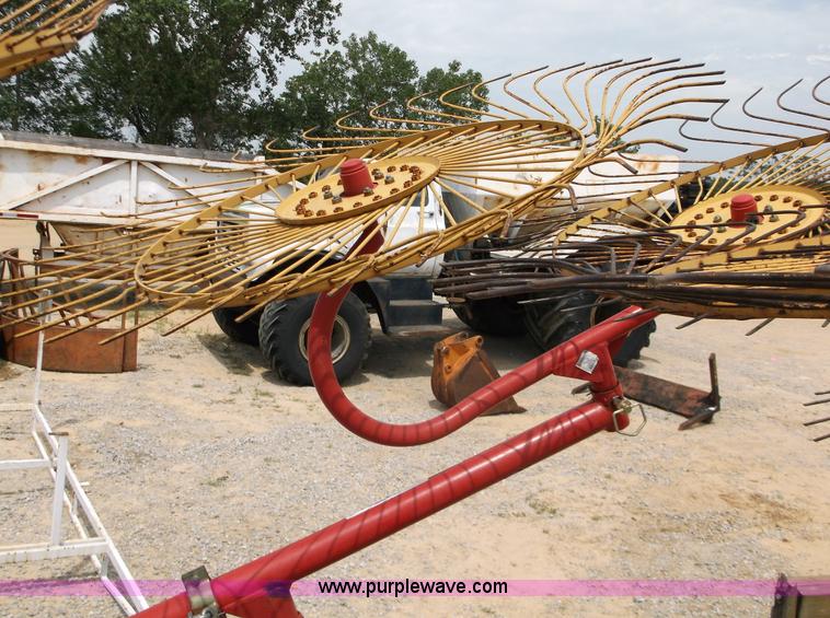 image for item E7616 Tonutt 858 hay rake