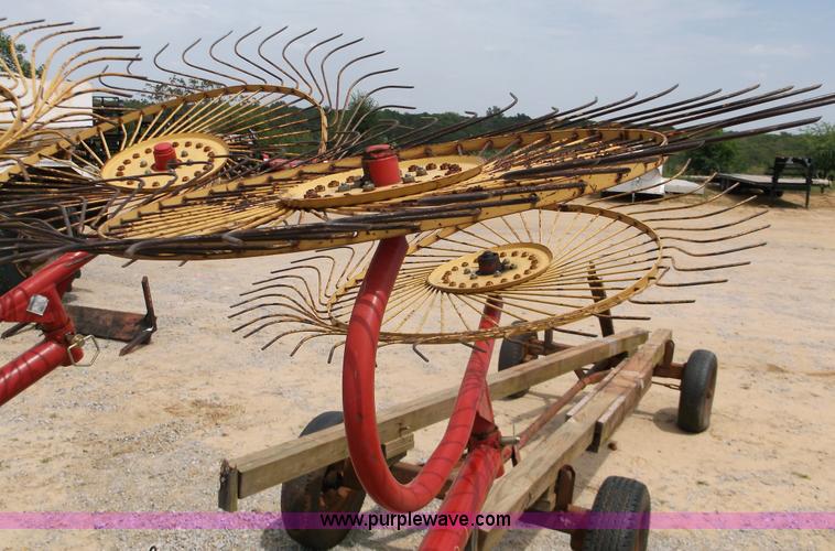 image for item E7616 Tonutt 858 hay rake