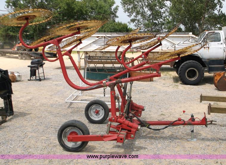 image for item E7616 Tonutt 858 hay rake